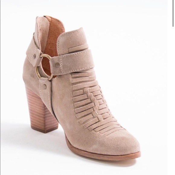 Seychelles Shoes - Seychelles suede ankle boots